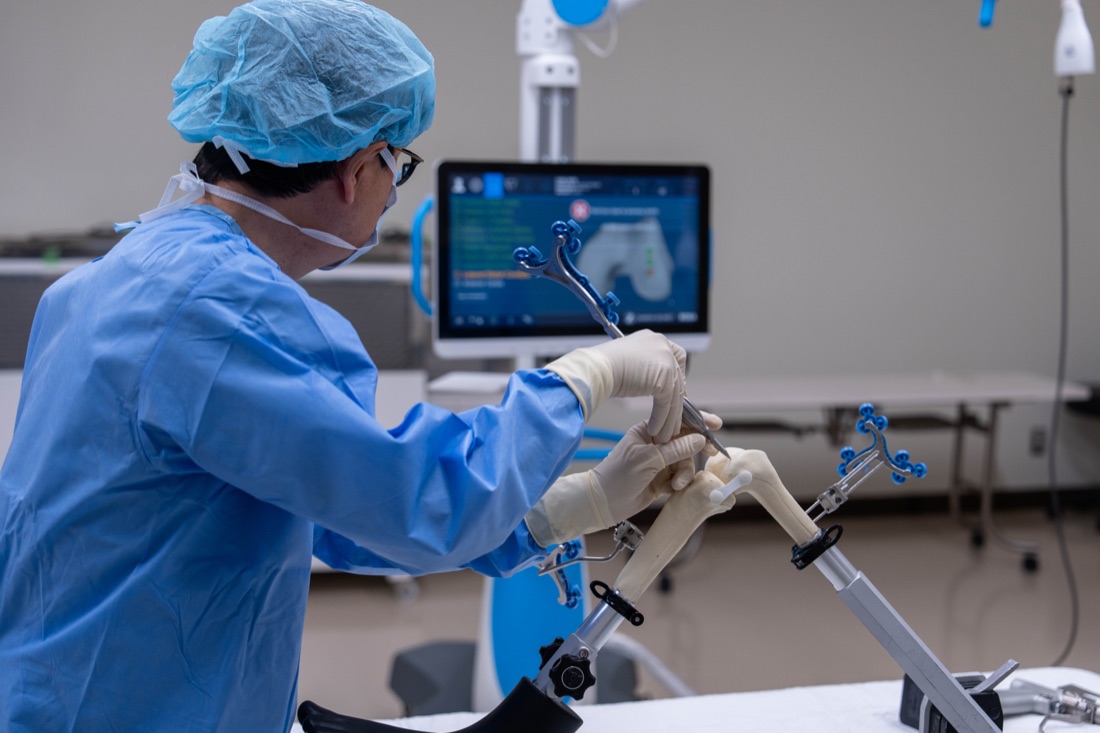 ロボット支援手術ROSAのトレーニング